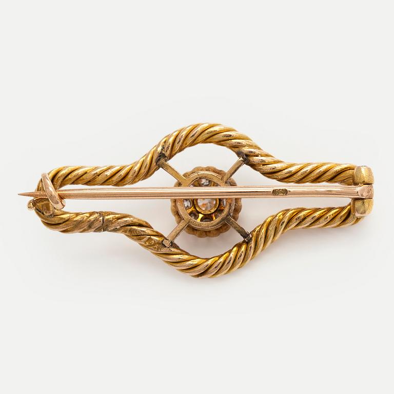 Brooch, antique cut diamonds, 14K (56) gold, St Petersburg 1898-1903.