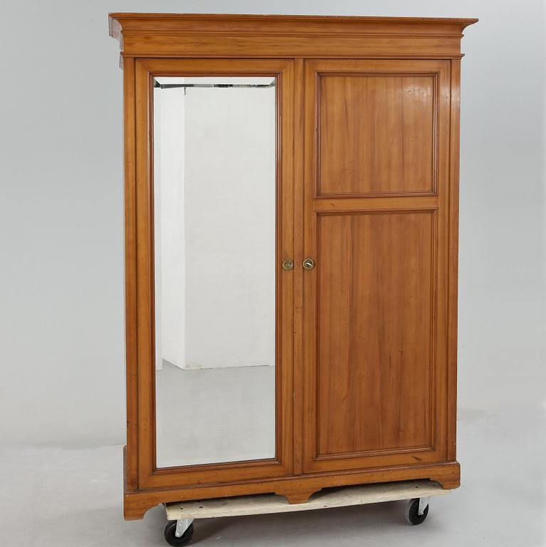 KLÄDSKÅP, sekelskiftet 1900.