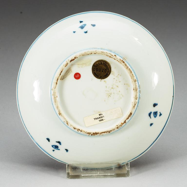 A blue and white dish, Ming dynasty, Tianqi (1621-27).