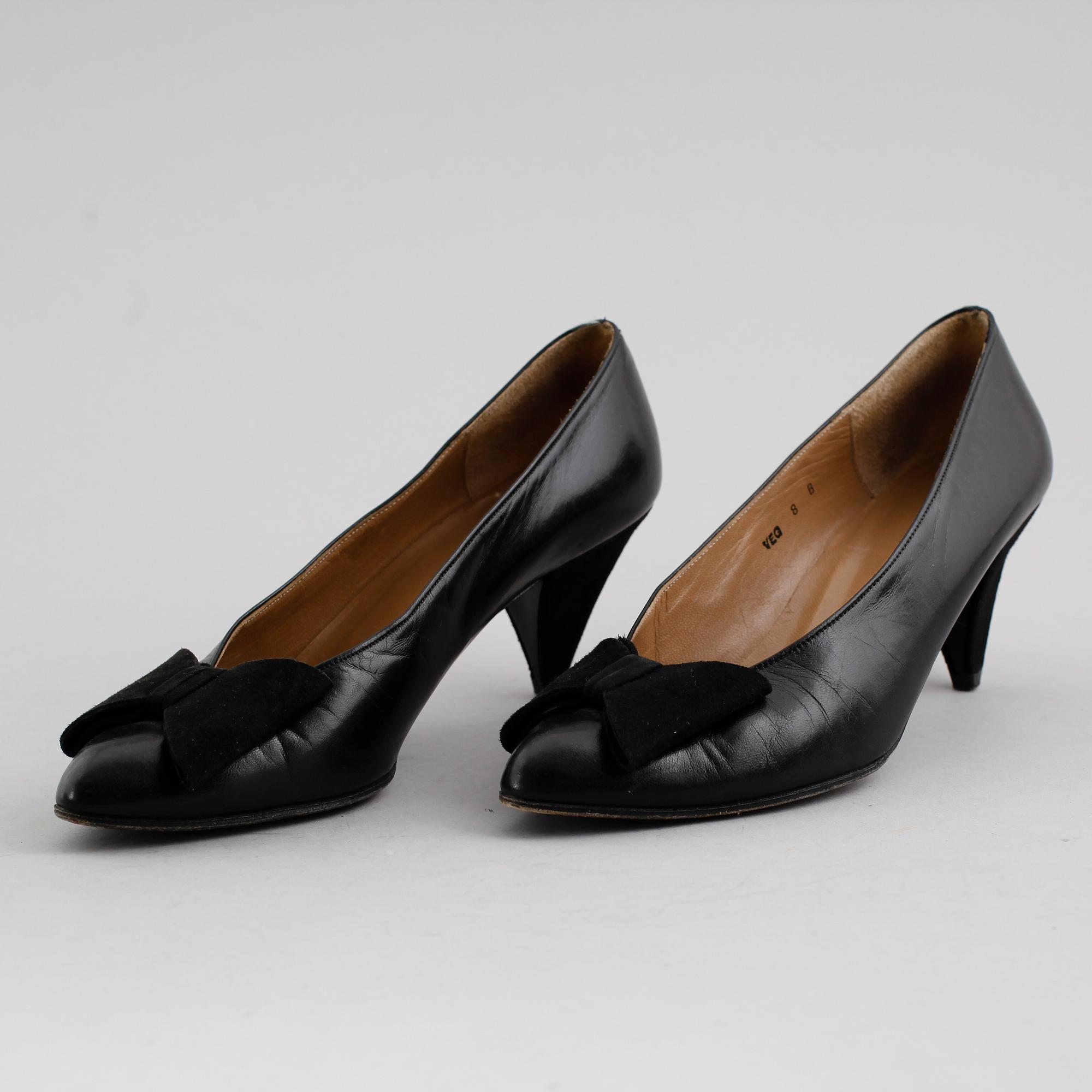 DAMSKOR, 3 par, Charles Jourdan och Bruno Magli.