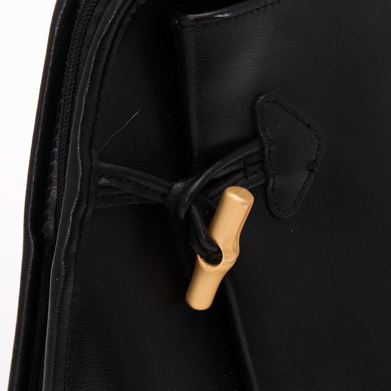 A VINTAGE LONGCHAMP ROSEAU SHOULDER BAG.