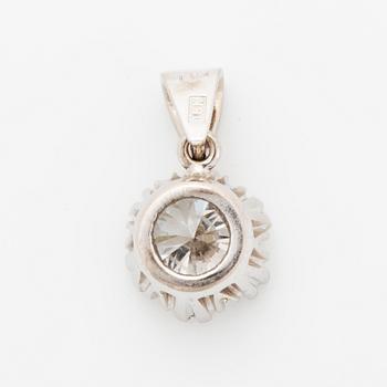 Brilliant-cut diamond pendant.