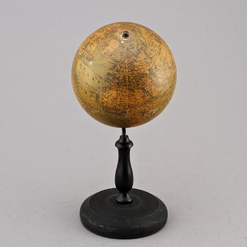 MINIATYRJORDGLOB, 1900-tal.