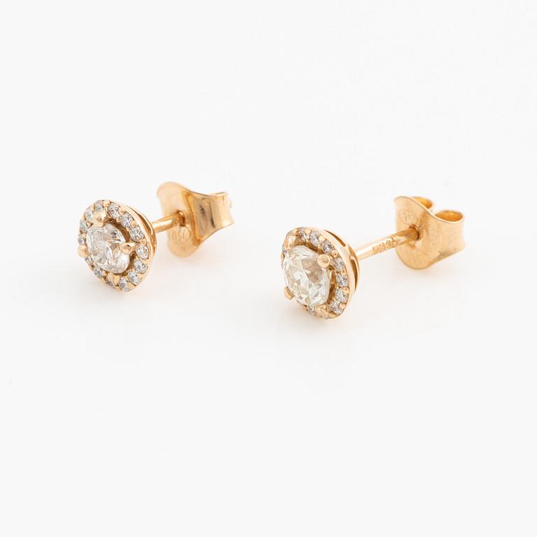 Earrings 18K gold with old-cut diamonds and side stones of brilliant-cut diamonds.