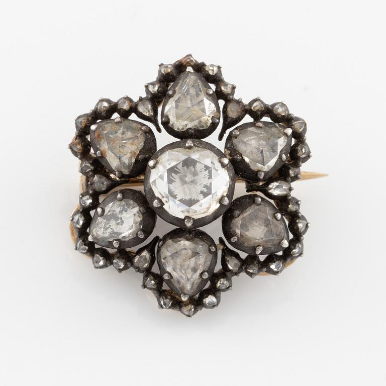 Brosch, silver med rosenslipade diamanter.