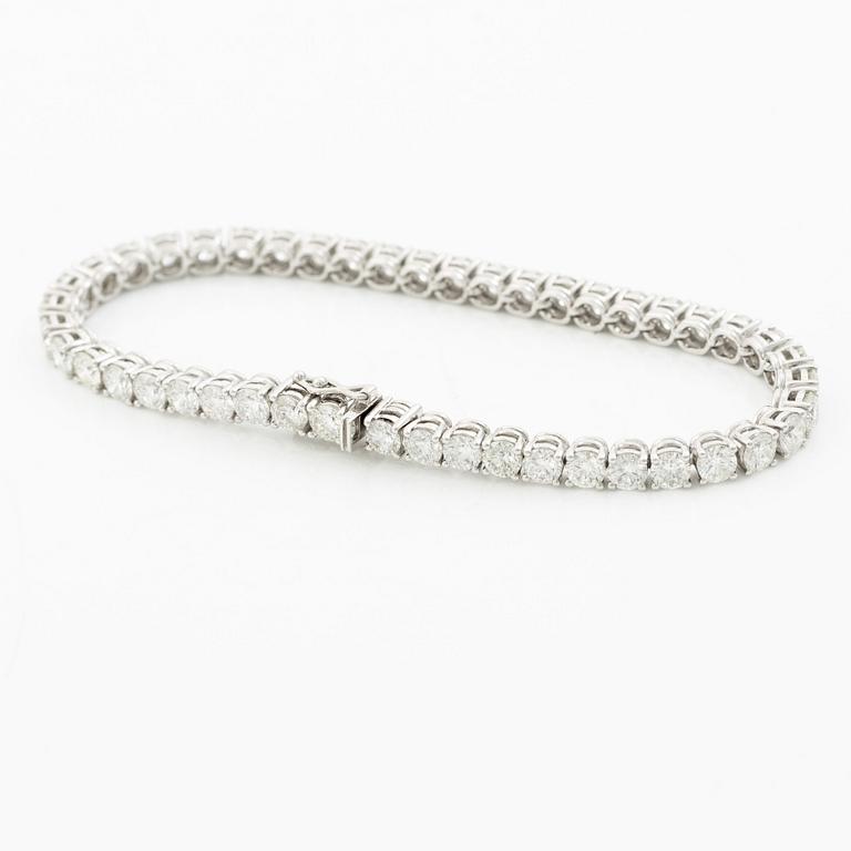 Tennis bracelet 18K white gold with brilliant-cut diamonds.