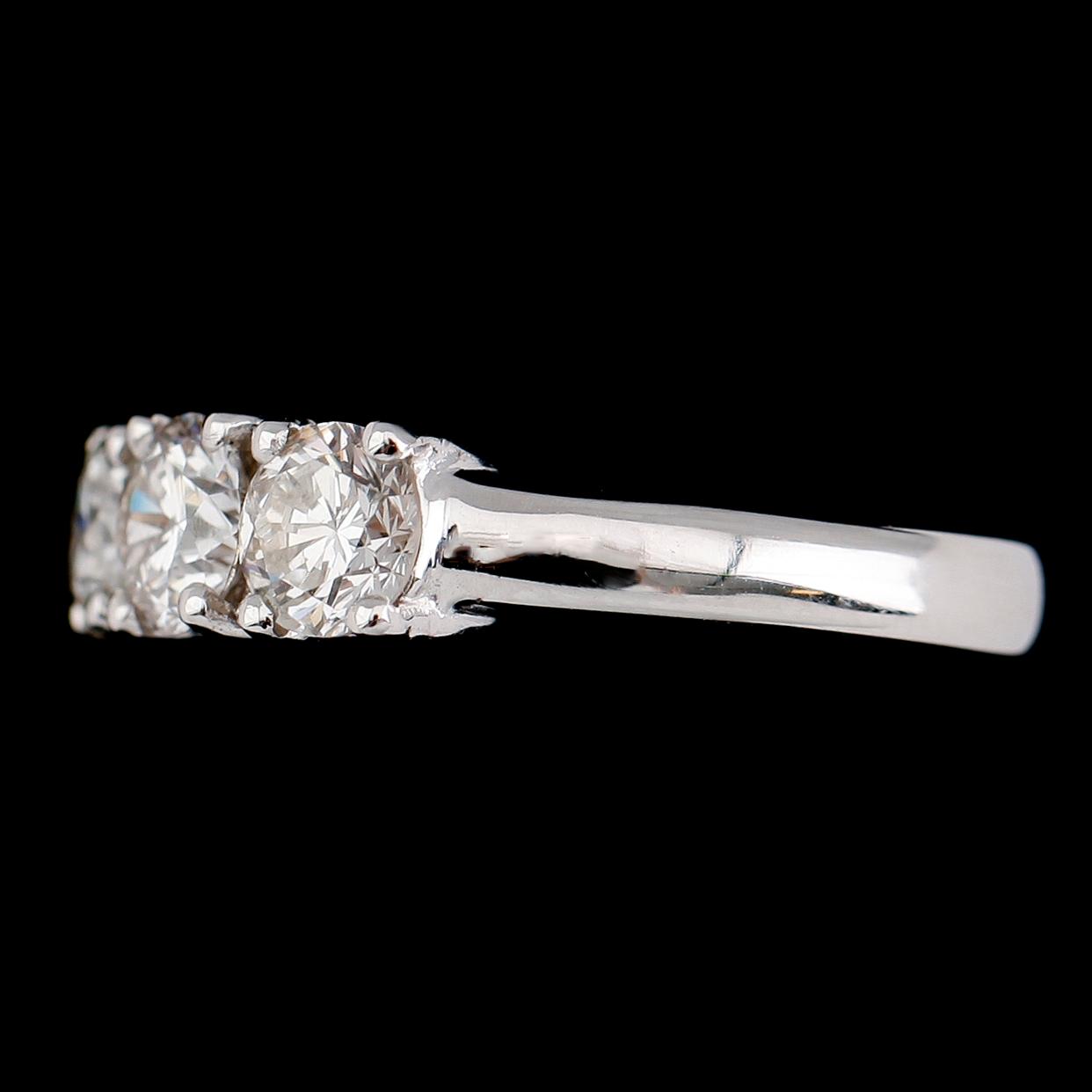 RING, 18 k vitguld, briljantslipade diamanter tot 1.84 ct.