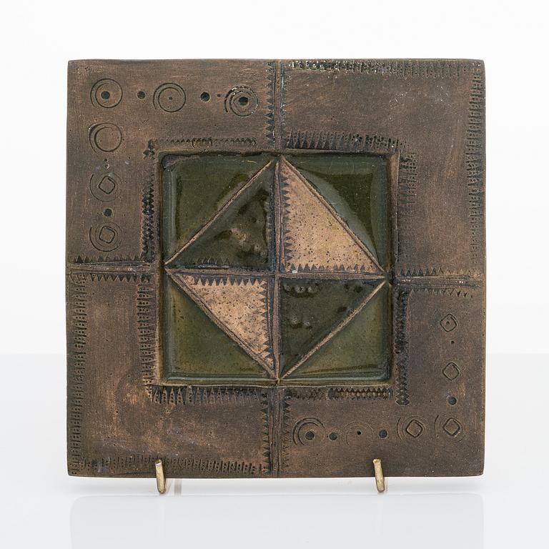 RUT BRYK, reliefi, kivitavaraa, signeerattu BRYK.