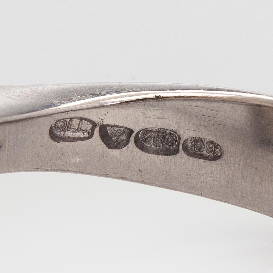 Ring, 18K vitguld, med odlad Tahiti pärla och diamanter. Finska stämplar 2005.