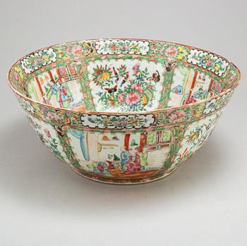 A famille rose Canton punch bowl, Qing dynasty, late 19th Century.