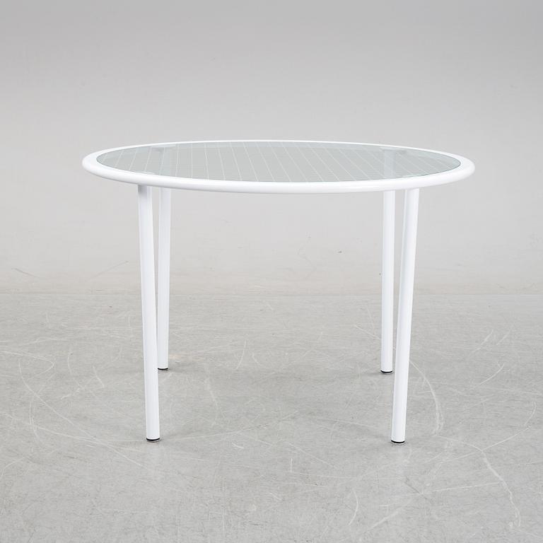 Giandomenico Belotti, attributed to, a griddled glass and metal dining table, by Fly Line, Italy, 1970s.