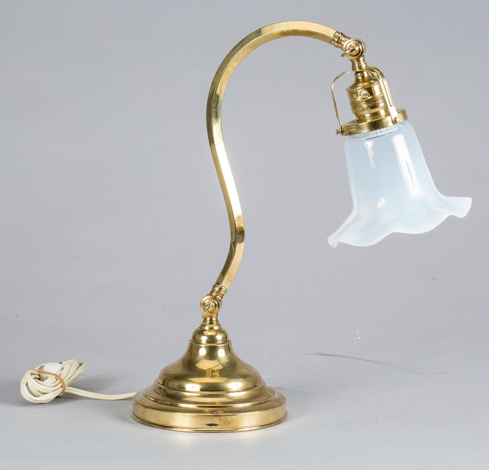 BORDSLAMPA, jugend. 1900-talets första del.