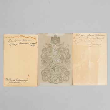 Kungliga fotografier, 3st, Prins Carl och Ingeborg av Danmark, två egenhändigt signerade av Ingeborg.