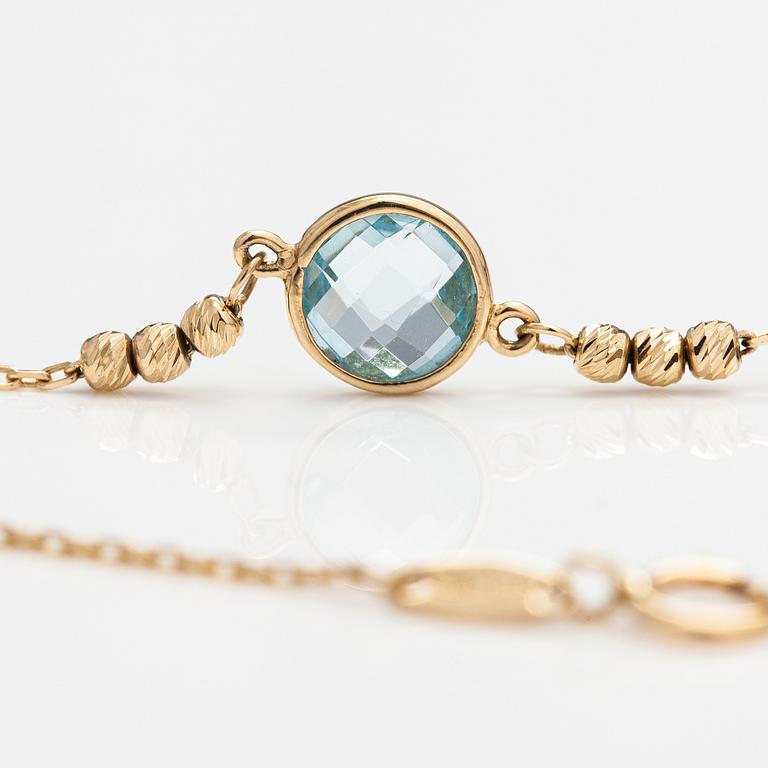 A 14K gold bracelet with a topaz. Kultajousi, Helsinki.