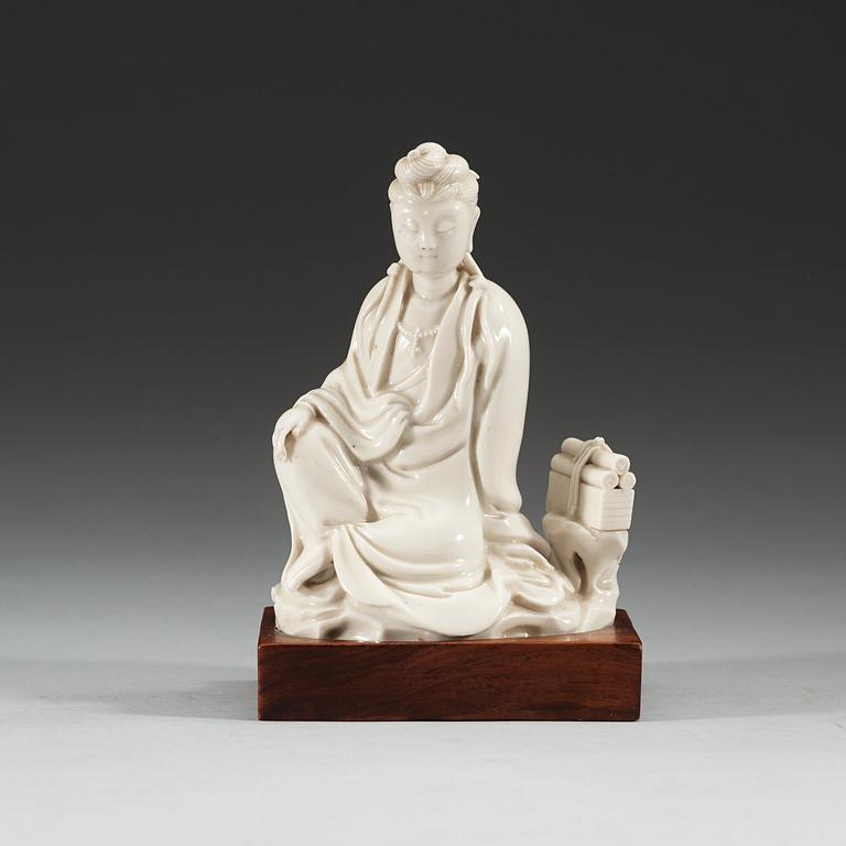 A blanc de chine figure of Guanyin, Qing dynasty (1644-1912).