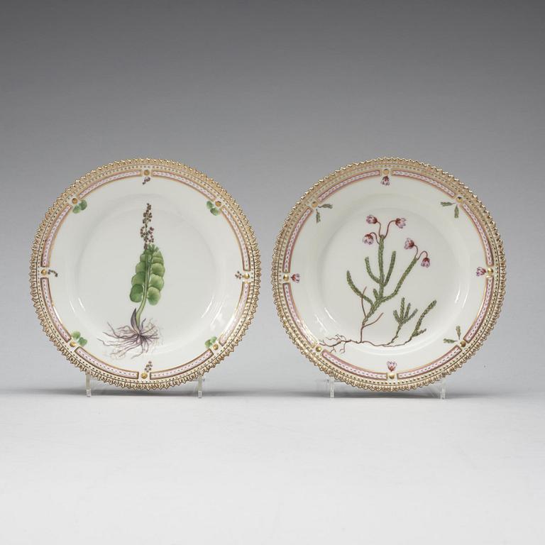 A set of 13 Royal Copenhagen 'Flora Danica' dishes, Denmark, 20th Century.