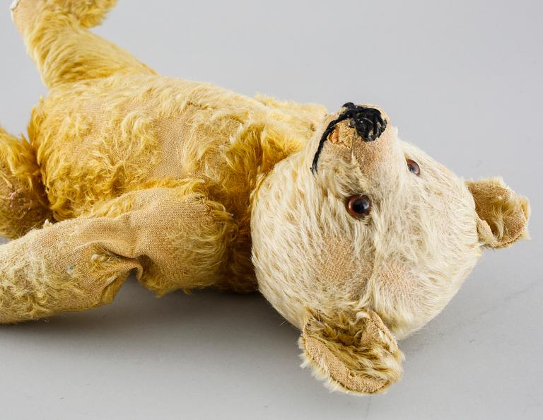 A stuffed teddybear, Steiff, early 20th century.