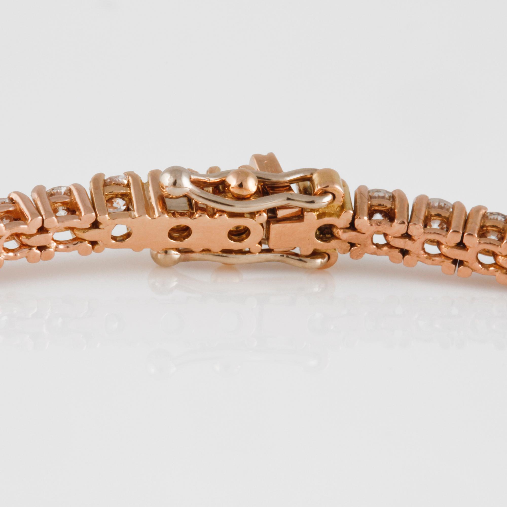 ARMBAND, 18K roséguld med briljantslipade diamanter ca 2.99 ct. Vikt 9,9 gram.