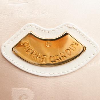 LAUKKU, Pierre Cardin.