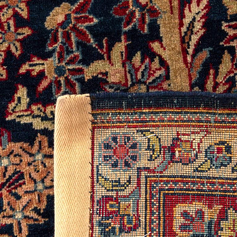 A semiantique Kashan carpet ca 219x134 cm.