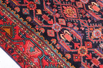 A Hamadan runner, approx. 432 x 110 cm.