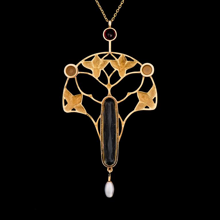 A PENDANT, facetted aquamarine, garnet, pearls, 18K gold, c. 1910.