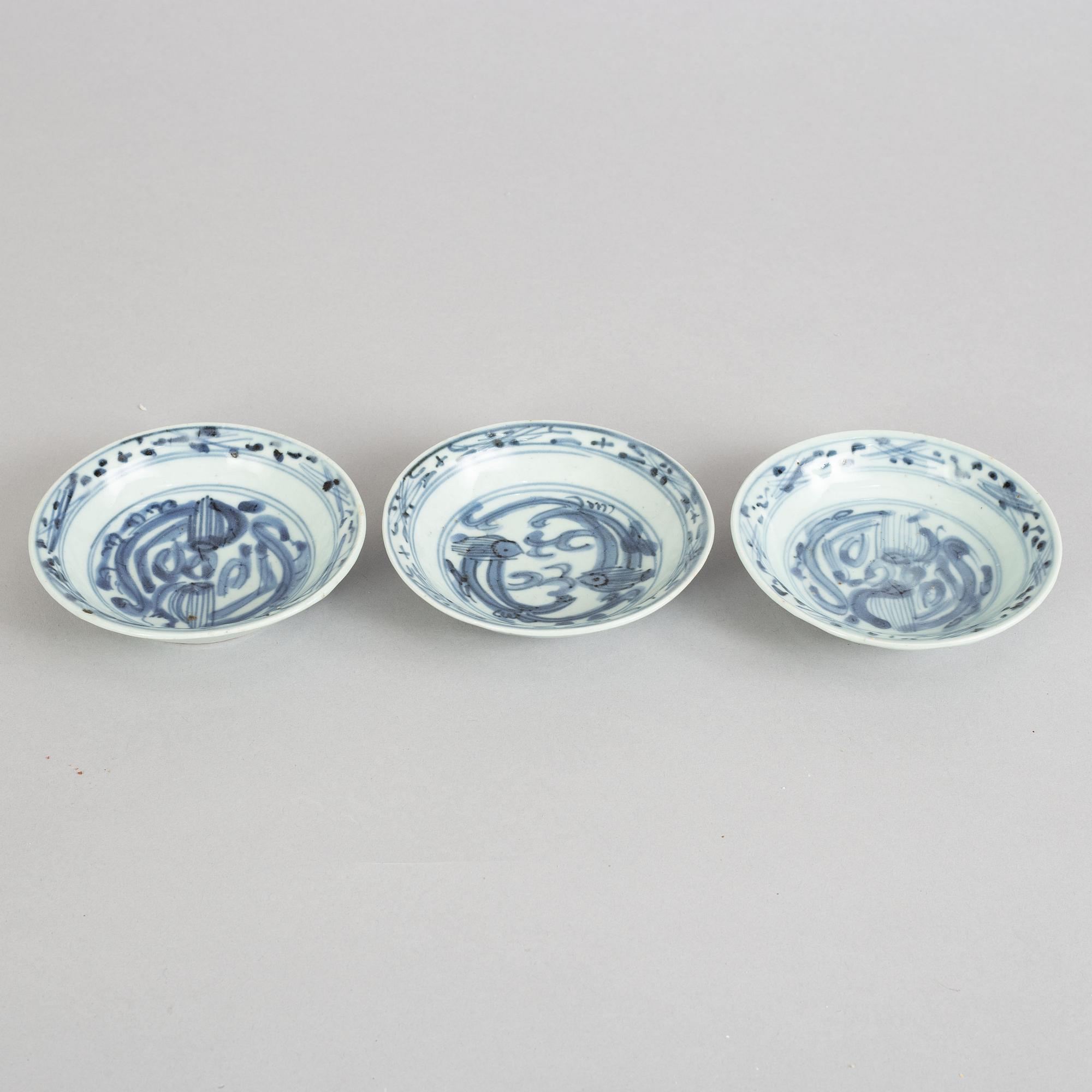 A set of three small blue and white dishes, Ming dynasty (1368-1644).