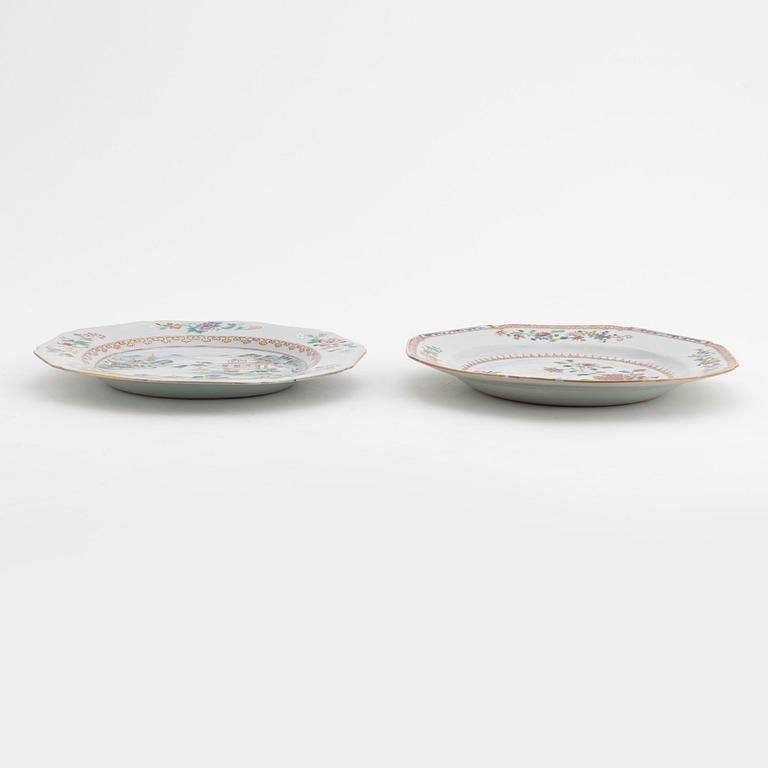 Tallrikar, 2+1 st, porslin, Kina, Qingdynastin, Qianlong (1736-95).