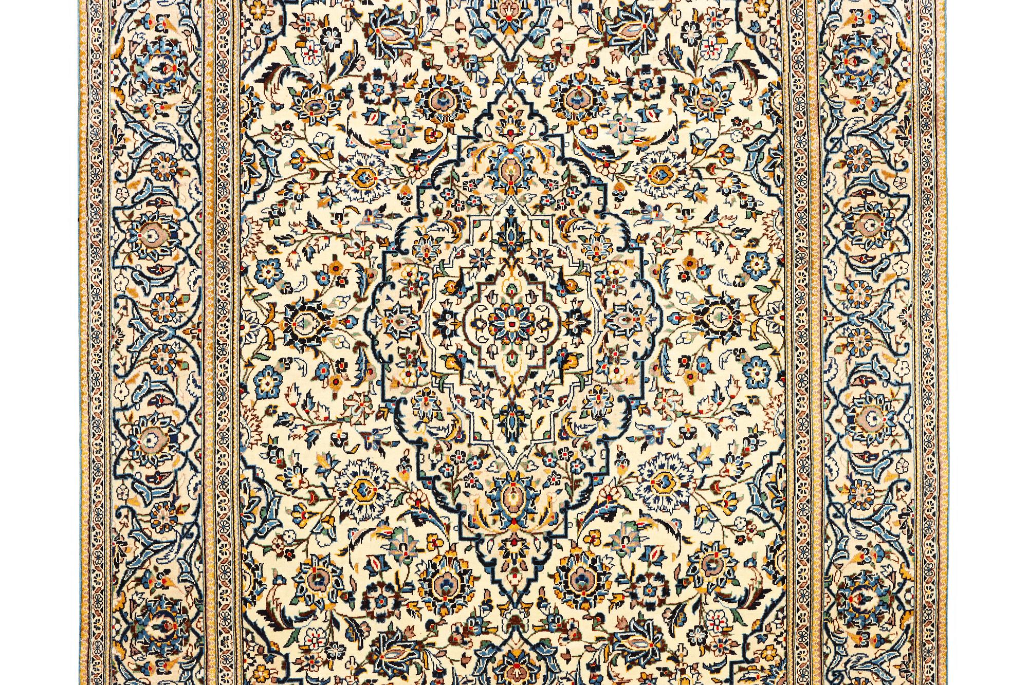 A Kashan carpet, a. 316 x 196 cm.