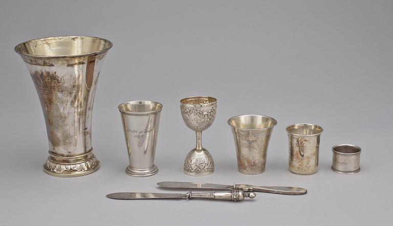 PARTI SILVER, 8 delar, olika tillverkare, bla JE Skreij, 1800-1900-tal. Totalvikt ca 550 gram.