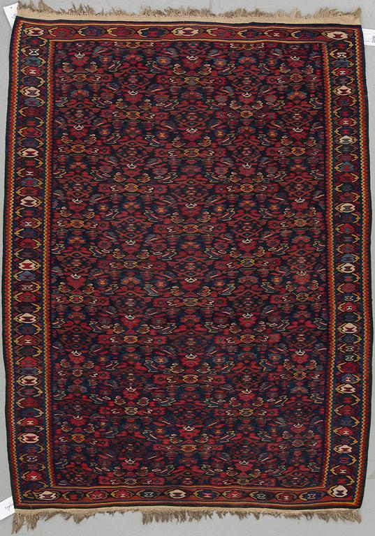 MATTO, a kilim, an old Senneh, ca 158 x 108,5-116 cm.