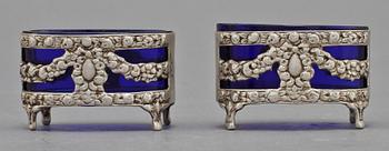 SALTKAR, ett par, silver och glas,  GEWE Guld & silver, Malmö 1952. Vikt 99 g.