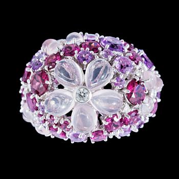 1029. A multi coloured precious stone, 12 cts, and brilliant cut diamond ring, tot. 0.29 cts.