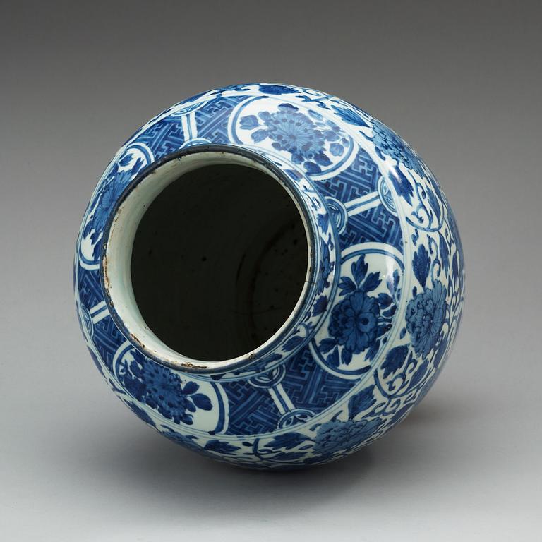 A large blue and white jar, Ming dynasty, Wanli (1572-1620).