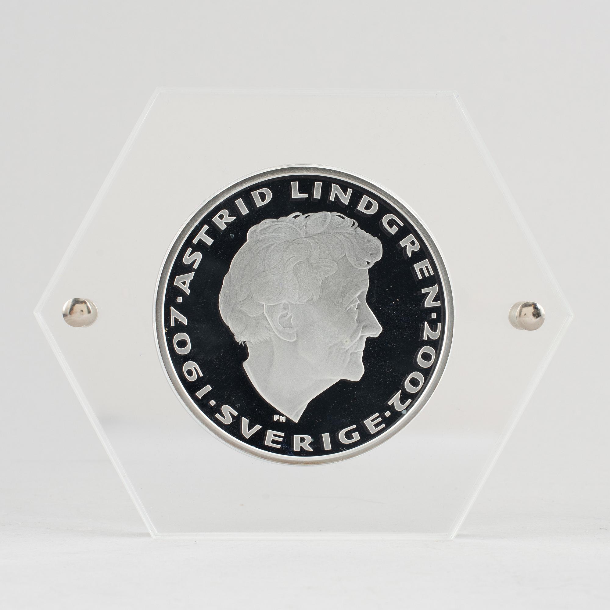 Collector's coin, Astrid Lindgrens kära barn, 1 kilo of silver, numbered 294/750, Mynthuset Sverige 2002.