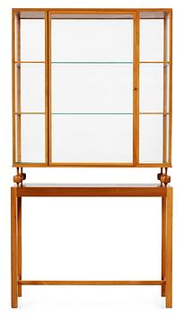 368. A Josef Frank walnut showcase cabinet by Svenskt Tenn, model 2077.
