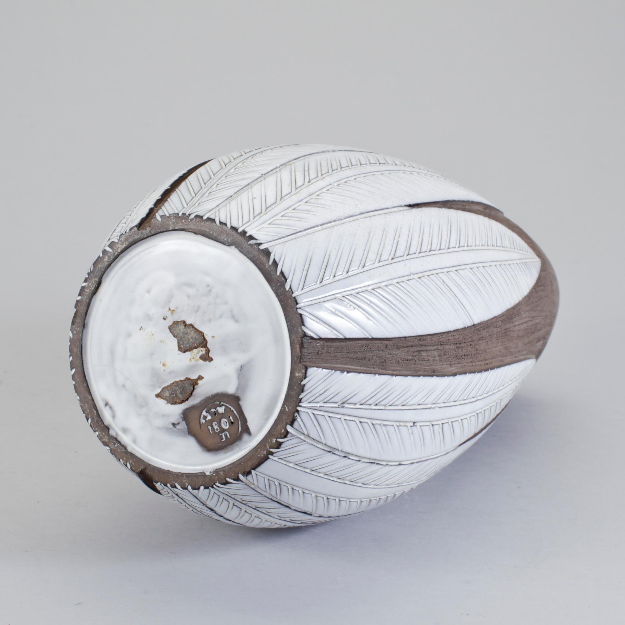 GOLVVAS, stengods, "Paprika", Anna-Lisa Thomson, Upsala Ekeby, i produktion 1951-1969.