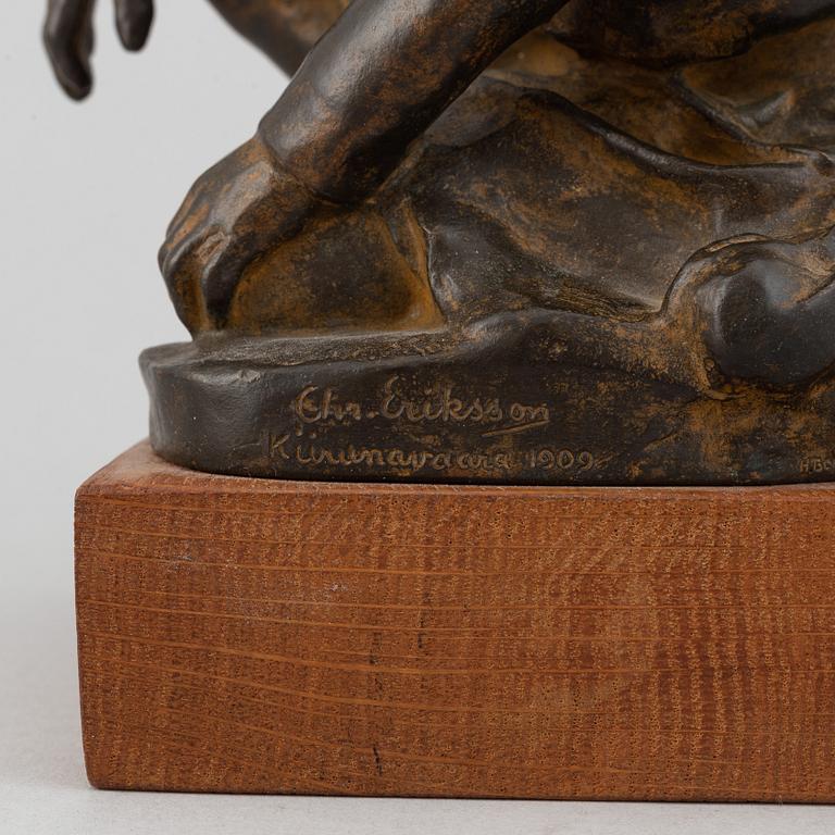 Christian Eriksson, skulptur, brons, signerad Chr. Eriksson och daterad Kiirunavaara 1909.