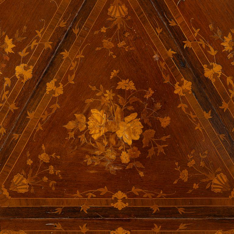 Two matched dropleaf tables, Louis XV style from around the year 1900.