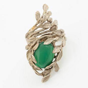 Ring, Minowa, sterlingsilver med cabochonslipad  grön sten.