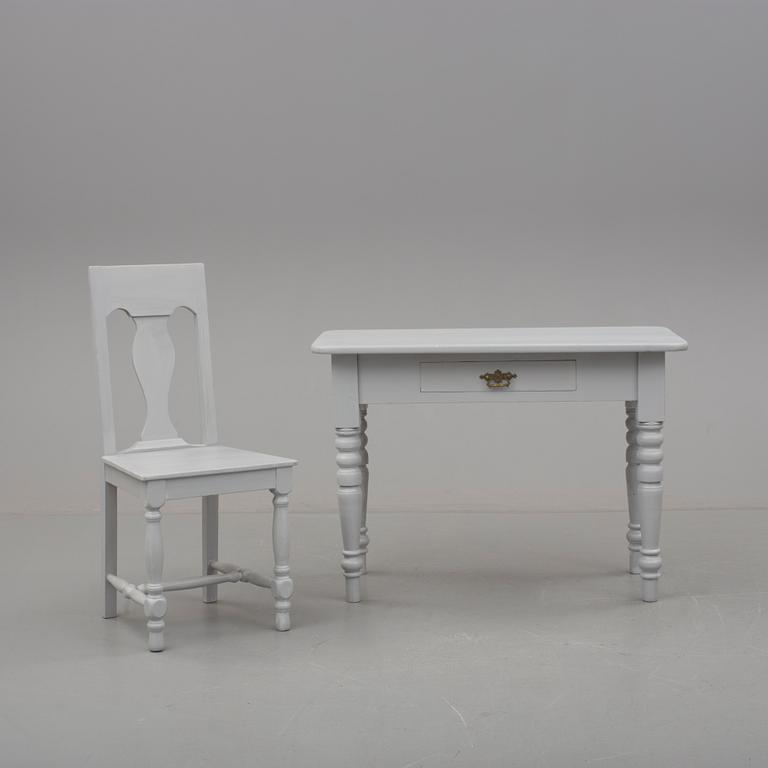 SKRIVBORD OCH STOL, 1800-talets slut/ 1900-talets början.