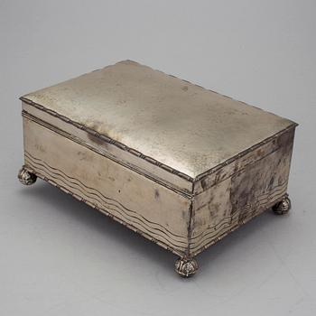 A silver jewelry box by CG Hallberg in Stockholm 1930.