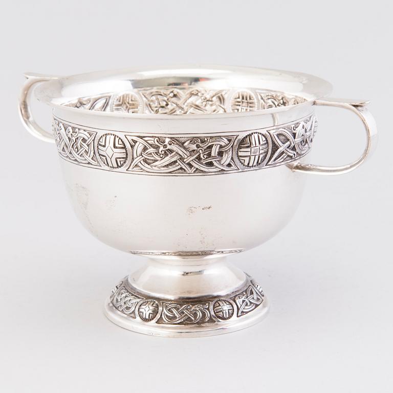 A footed silver bowl, mark of Edmond Johnson, E. Johnson Ltd, Dublin Ireland 1913.