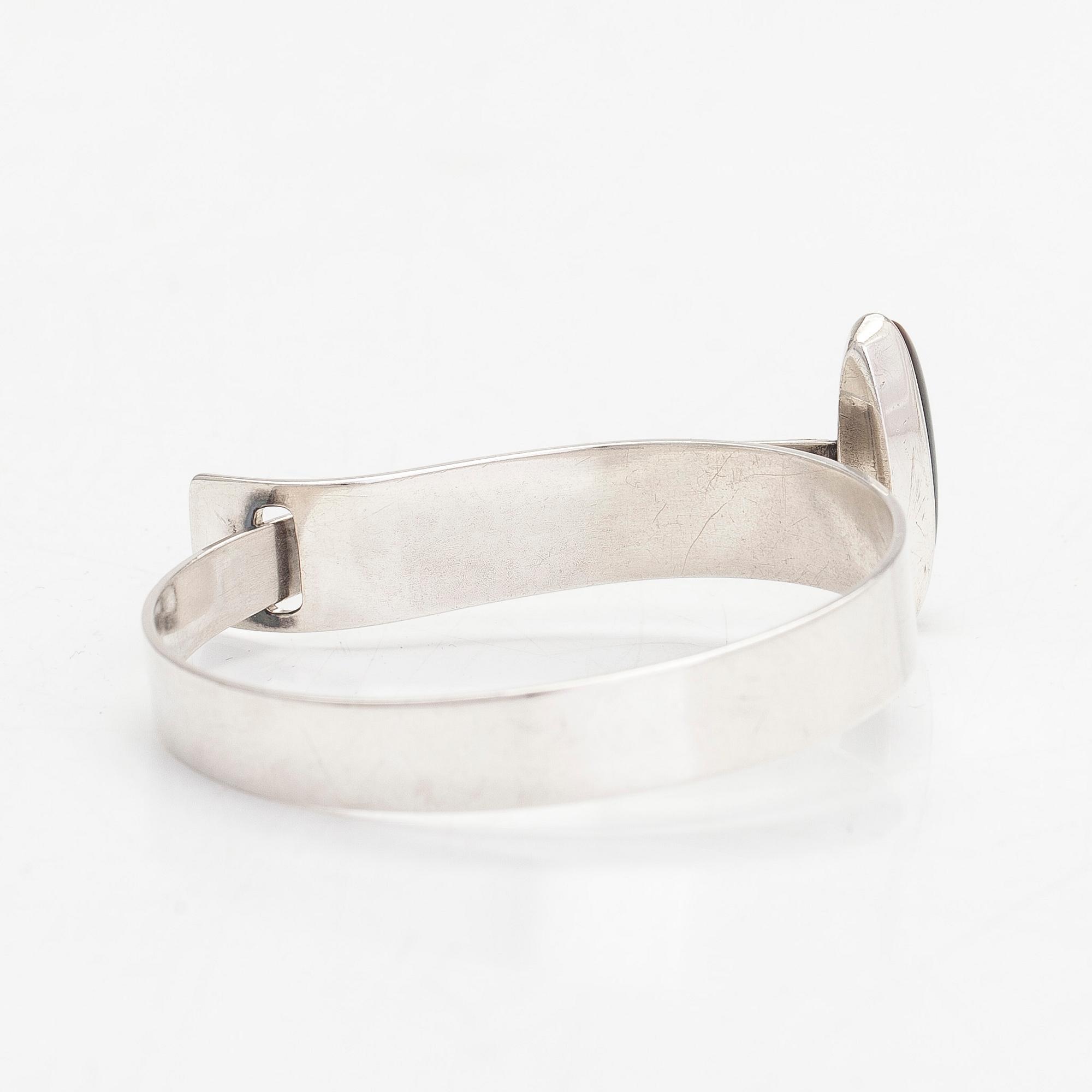 Elis Kauppi, Armband, silver och tigeröga. Kupittaan kulta, Åbo 1961.