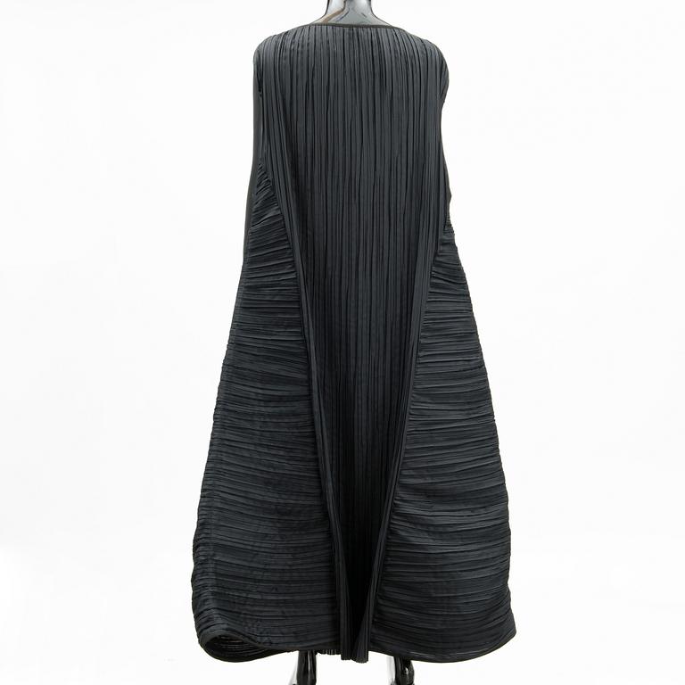 An Arrey Kono Long Dress, size M.