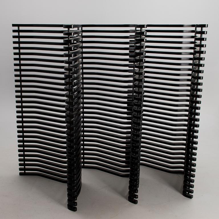 KARI ASIKAINEN, A SET OF THREE ROOM SCREENS. Scheletro. Martela 1980-1989.
