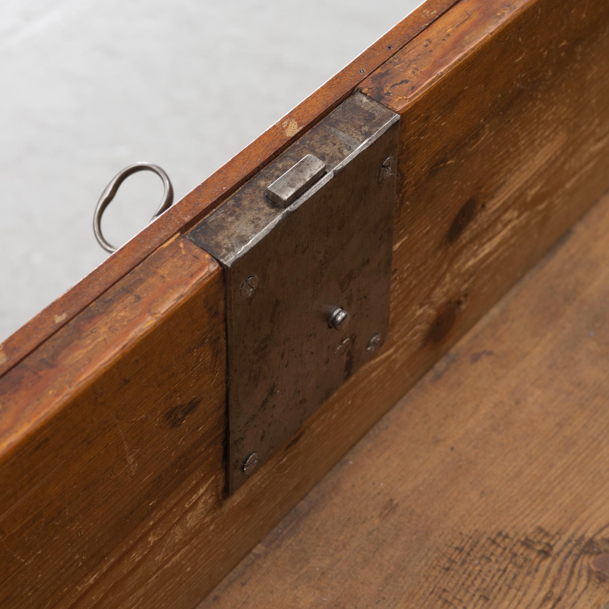 A Gustavian chest of drawers, end of the 18th century,