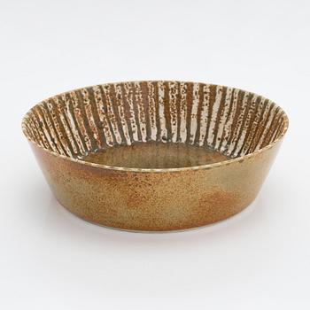 Toini Muona, A ceramic bowl, signed TM, Arabia. Finland.