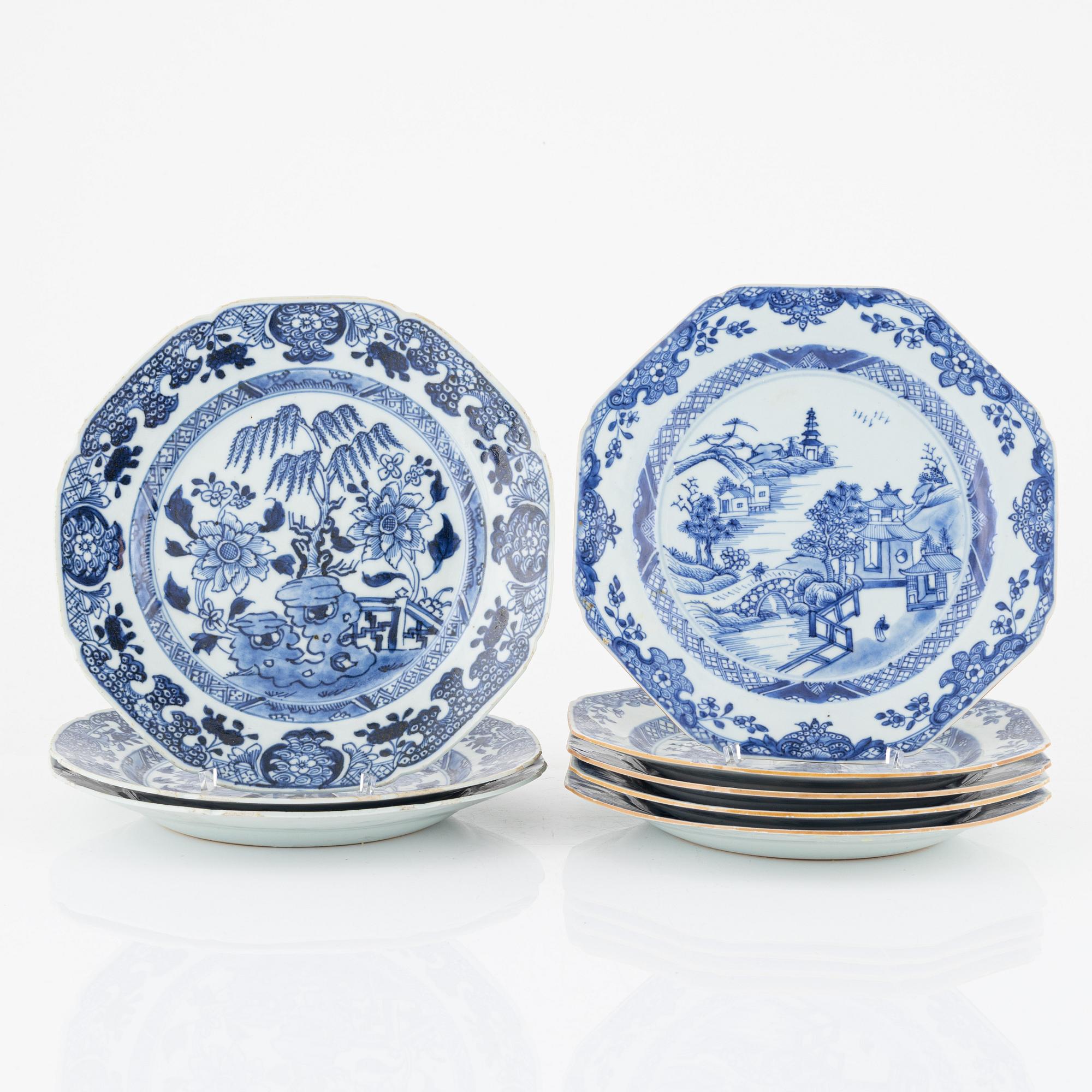 A set of eight blue and white dinner plates, Qing dynasty, Qianlong (1736-95).