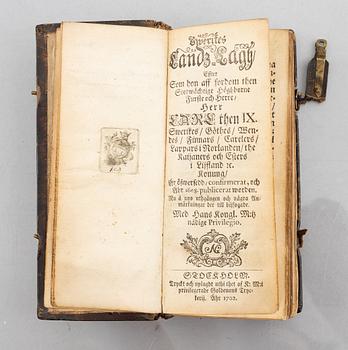 1702-1730: Upplagor av lands- & stadslagen samt en översättning.